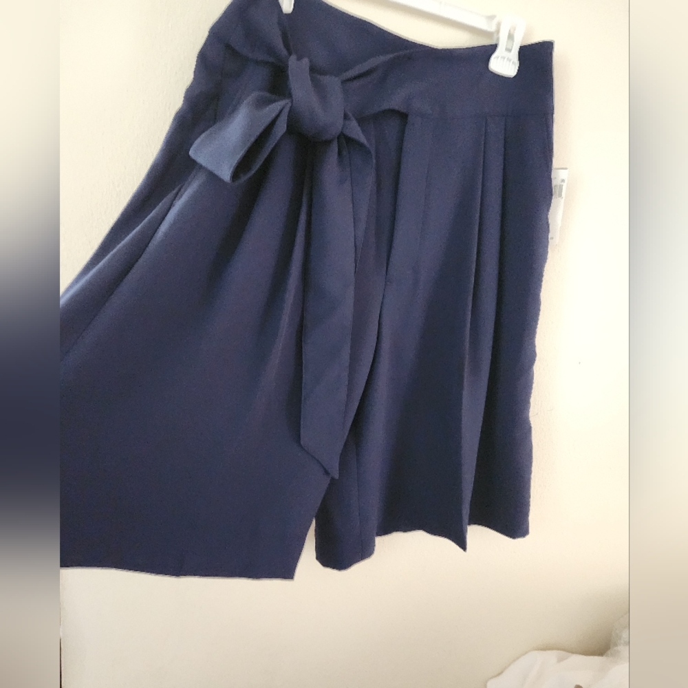 Women’s Navy Tie-Waist Shorts - Picture 4 of 16